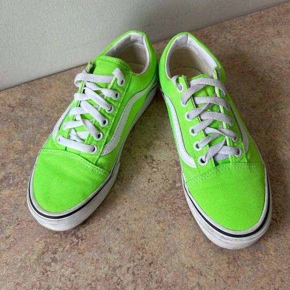 Vans neon green tie shoes on men’s 4/women’s 5.5 like new condition - Picture 5 of 9